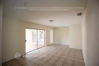 8121 NW 44th Ct in Lauderhill, FL - Foto de edificio - Building Photo