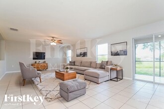 234 Star Shell Dr in Apollo Beach, FL - Building Photo - Building Photo