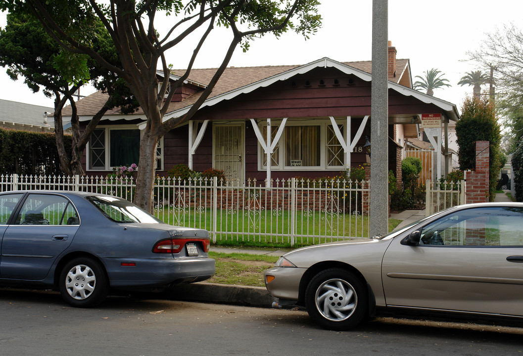 718 S Flower St in Inglewood, CA - Building Photo