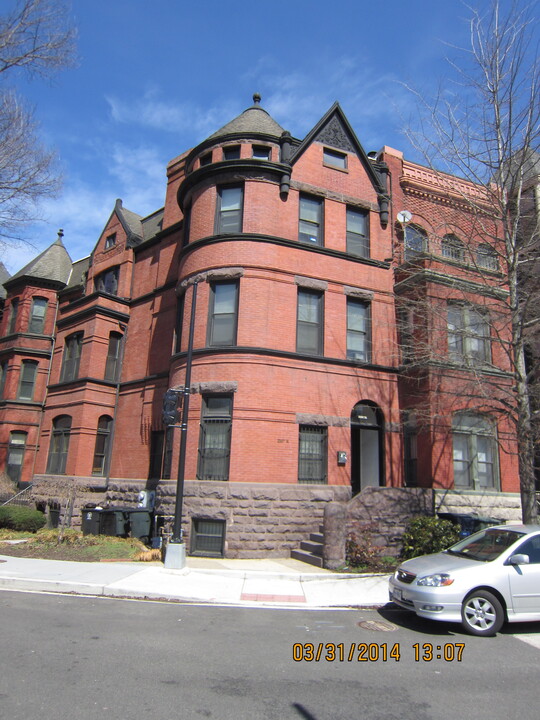 2207 K St NW in Washington, DC - Building Photo