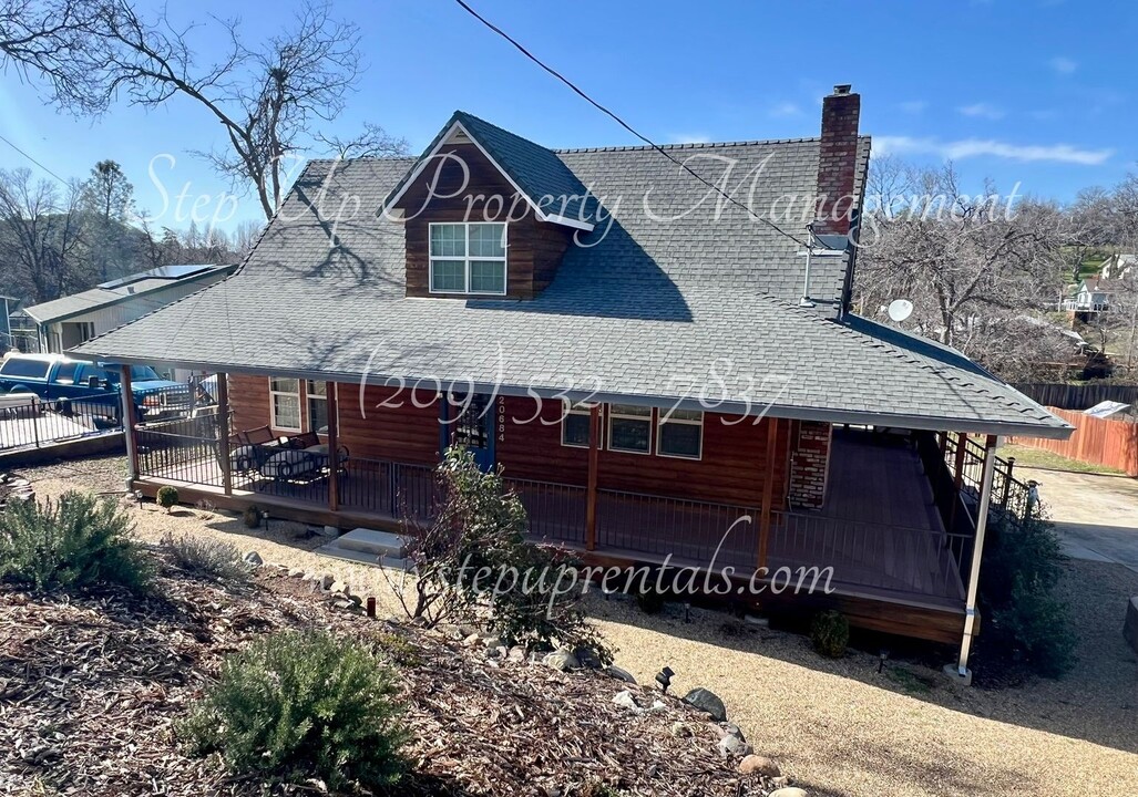 20684 Willow Springs Dr in Soulsbyville, CA - Foto de edificio