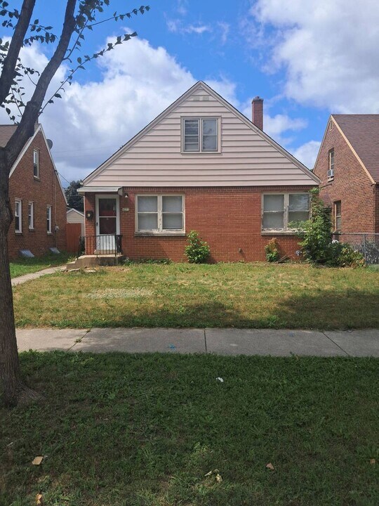 4271 N 49th St in Milwaukee, WI - Foto de edificio