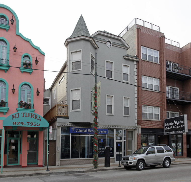 1045 W Belmont Ave in Chicago, IL - Foto de edificio