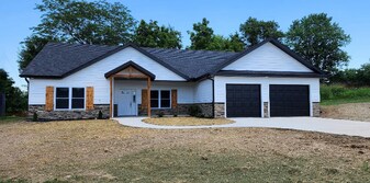 504 Brian St in Ava, MO - Building Photo