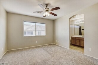 10230 Lupine Meadow Dr in Las Vegas, NV - Building Photo - Building Photo