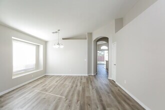 1105 E Blackhawk Dr in Phoenix, AZ - Building Photo - Building Photo