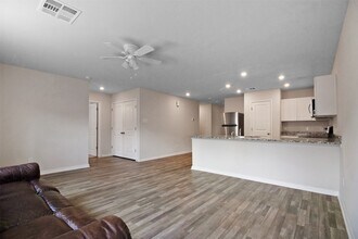 15508 Taylorcrest Dr in Cut And Shoot, TX - Building Photo - Building Photo