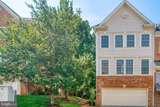 9662 Potters Hill Cir in Lorton, VA - Building Photo - Building Photo
