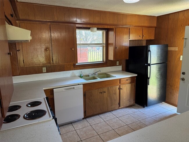 property at 1905 10th St