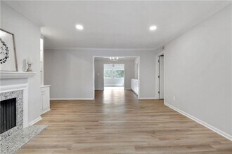 60 Chaumont Square NW in Atlanta, GA - Building Photo - Building Photo
