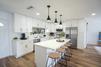 2710 NE 48th Ct in Lighthouse Point, FL - Building Photo - Building Photo