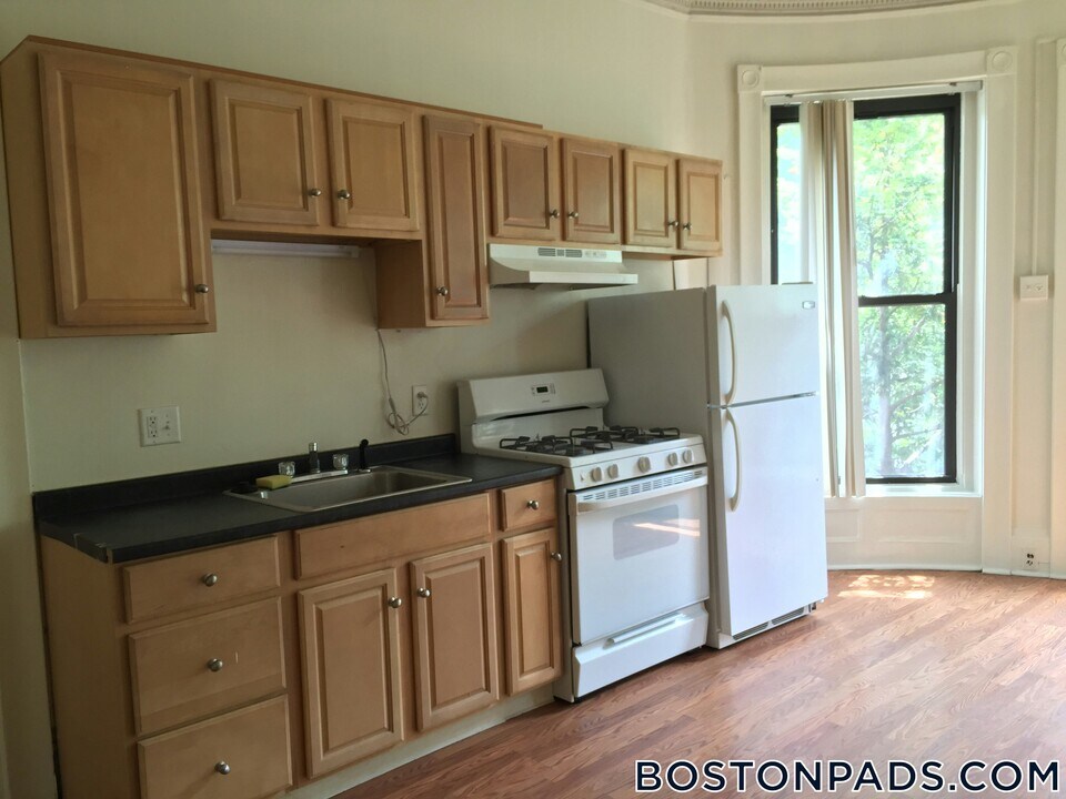 43 Bay State Rd in Boston, MA - Foto de edificio