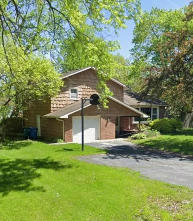 500 Magnolia Dr in Crown Point, IN - Building Photo - Building Photo