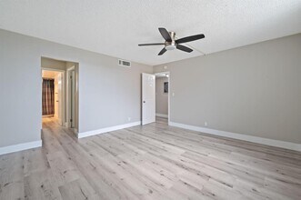 403 NW 68th Ave, Unit 517 in Plantation, FL - Building Photo - Building Photo