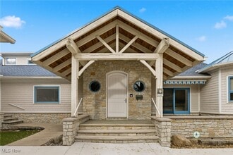 28838 Lake Rd in Bay Village, OH - Building Photo - Building Photo