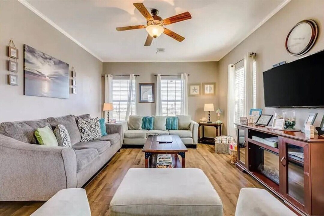 2019 Flamingo Rd in Port Bolivar, TX - Building Photo