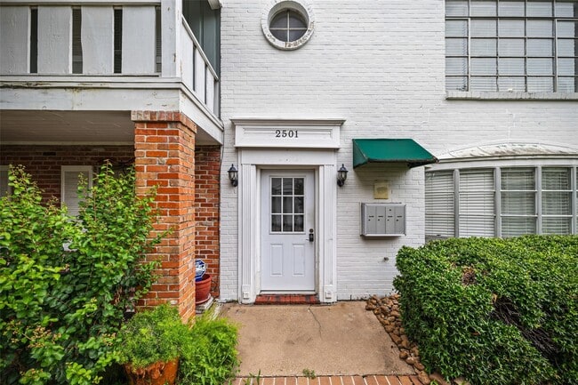 2501 Marilee Ln in Houston, TX - Building Photo - Building Photo