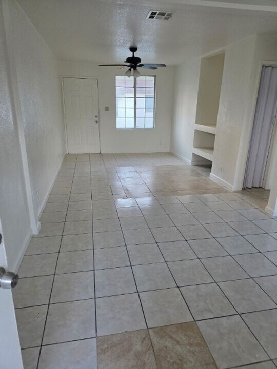 16594 Orange Way in Fontana, CA - Building Photo