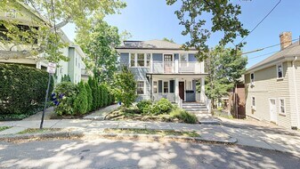 7 Acron Rd in Brookline, MA - Building Photo