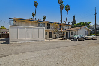 823 Hillsdale Ave in San Jose, CA - Foto de edificio - Building Photo