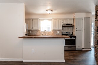 217 Kaercher St, Unit 2 in Pittsburgh, PA - Foto de edificio - Building Photo