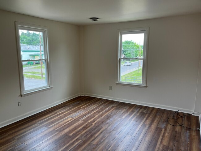 36 Mitchell St, Unit B in Norwich, NY - Building Photo - Building Photo