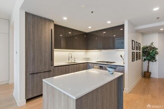 338 Main St, Unit 23H in San Francisco, CA - Foto de edificio - Building Photo