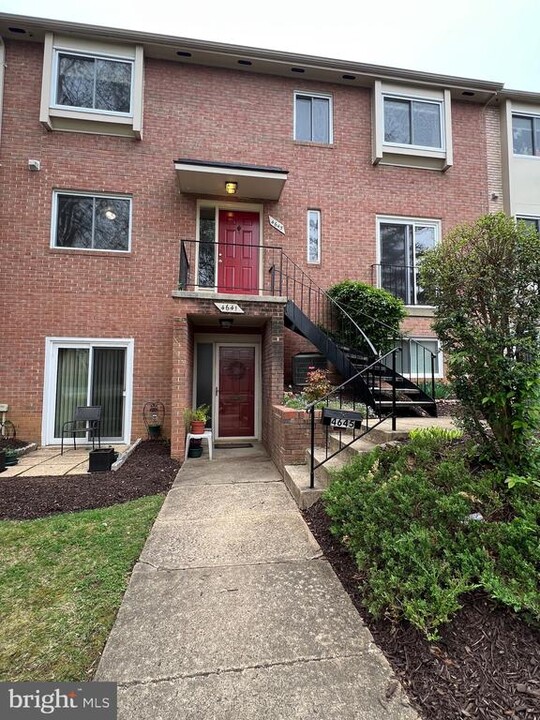 4645 Logsdon Dr in Annandale, VA - Building Photo