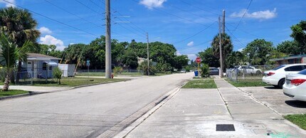 164 W 14th St-Unit -1 in Riviera Beach, FL - Building Photo - Building Photo