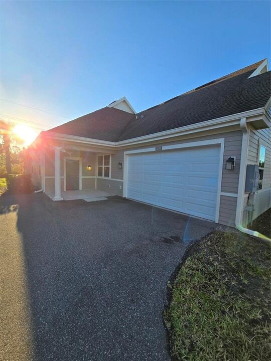 8250 Astoria Cir in Bradenton, FL - Building Photo