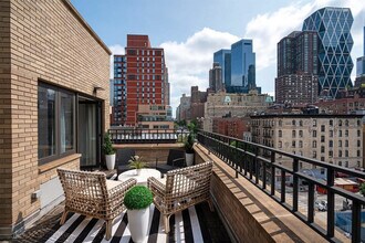 809 9th Ave in New York, NY - Building Photo - Building Photo