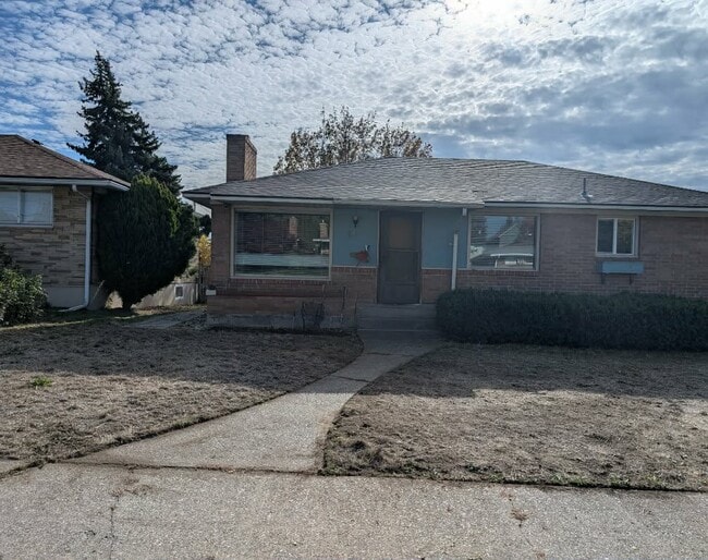 property at 2907 W Princeton Ave
