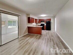 604 Barkfield Loop in Brandon, FL - Foto de edificio - Building Photo