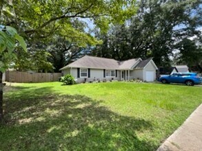 3057 Laredo Dr in Tallahassee, FL - Building Photo - Building Photo