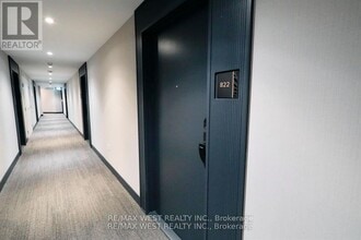 395 Dundas St W in Oakville, ON - Building Photo - Building Photo