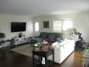 353 E Pine St in Long Beach, NY - Building Photo - Building Photo