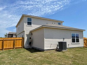 704 Shoal Crk in New Braunfels, TX - Building Photo - Building Photo