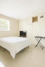 2533 Dolphin Dr in Delray Beach, FL - Building Photo - Building Photo