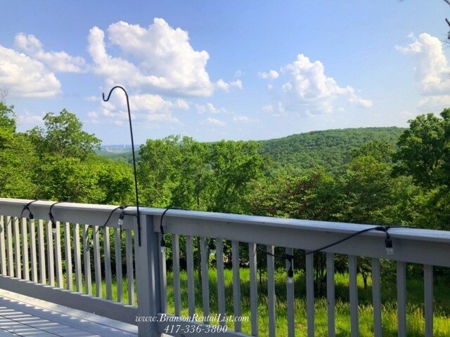 360 Tall Oaks Dr in Branson, MO - Building Photo
