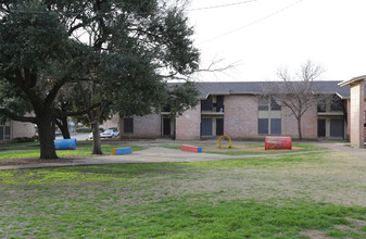 Claytons Mark Apartments in Grand Prairie, TX - Building Photo - Building Photo