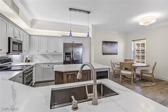 450 Bayfront Pl in Naples, FL - Building Photo - Building Photo