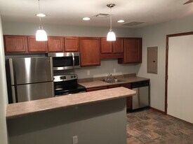 1413 Hennessey St, Unit 127 in Dodge City, KS - Building Photo