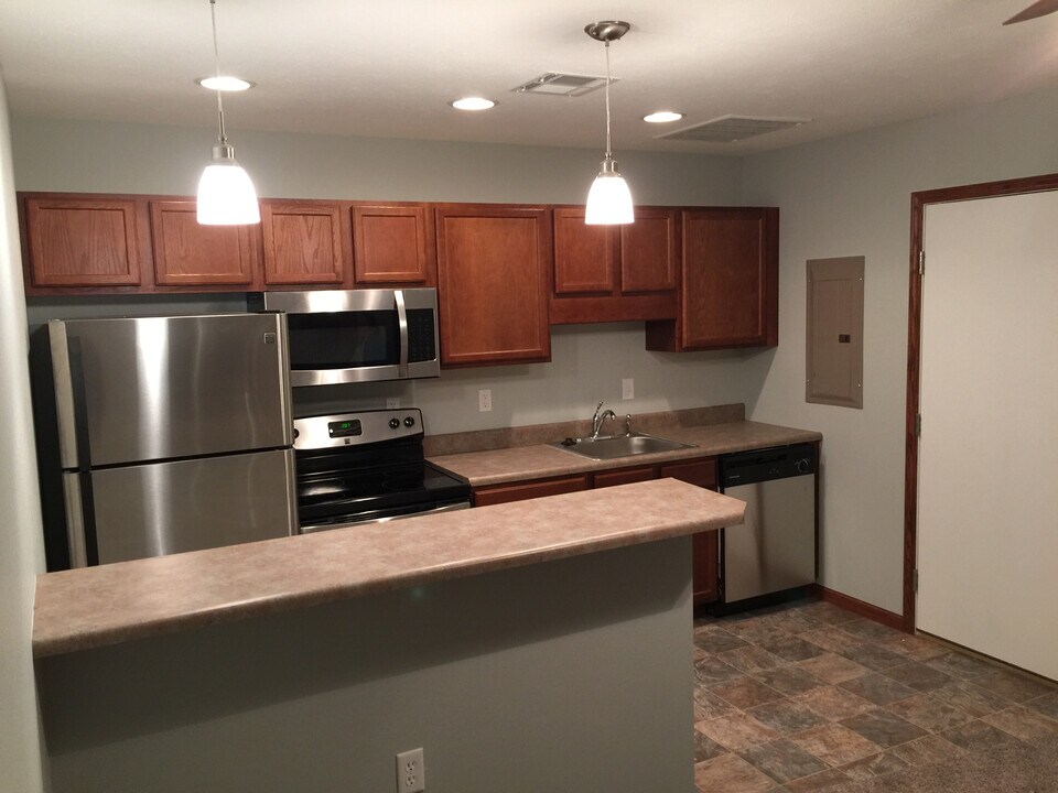 1413 Hennessey St, Unit 127 in Dodge City, KS - Building Photo