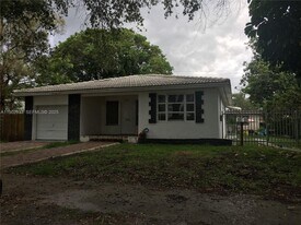 2029 Monroe St in Hollywood, FL - Building Photo