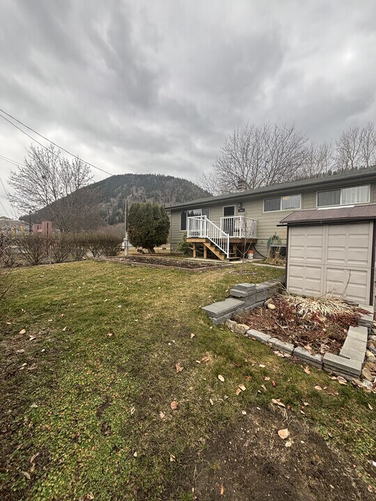 547 Aulin Ave in Chase, BC - Building Photo