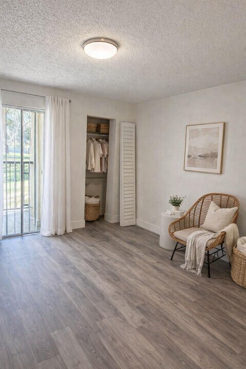 1120 Meadows Cir in Boynton Beach, FL - Building Photo