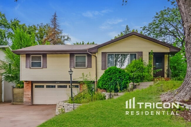 property at 6928 45th Pl N