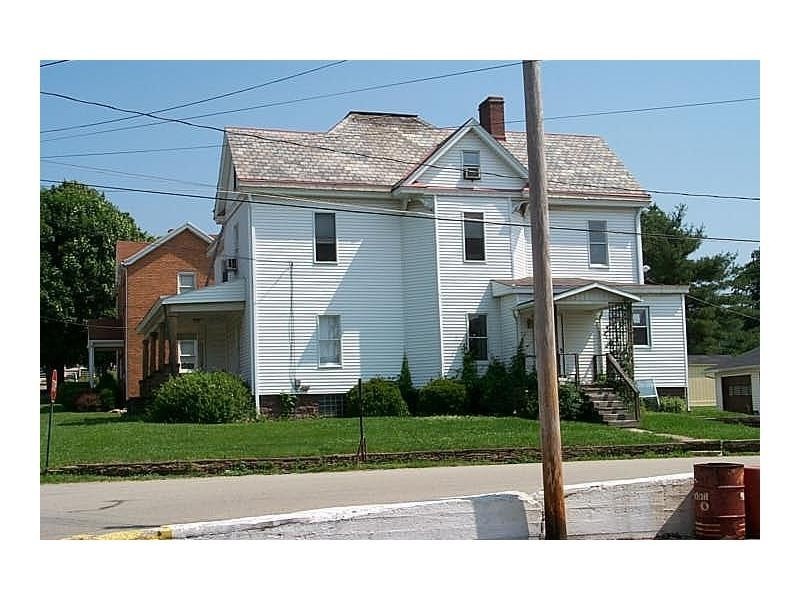 300 Liberty St in Masontown, PA - Foto de edificio