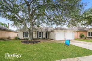 7410 Blanco Pines Dr in Humble, TX - Building Photo