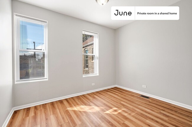 Private bedroom in 4 bed/2 bath Home in Chicago, IL - Building Photo - Building Photo